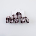 Plaid wave acrylic claw