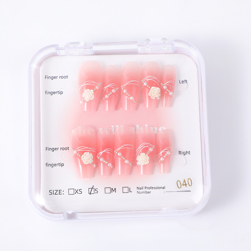 Flexible and delicate wearable manicure 